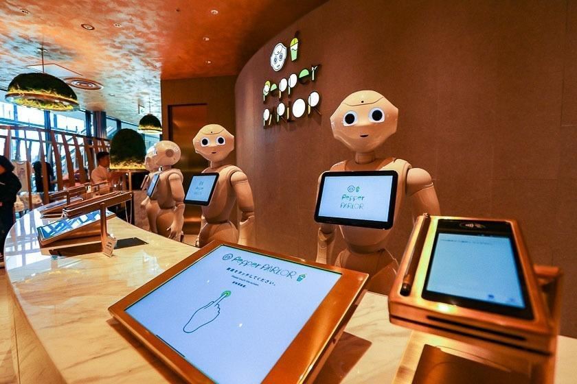 Uporaba mini računalnika v AI v gostinstvu